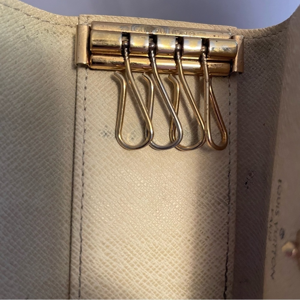 LOUIS VUITTON Damier Azur Multicles Key Holder Key Ring LV Cream Gray Checkered - Picture 11 of 14